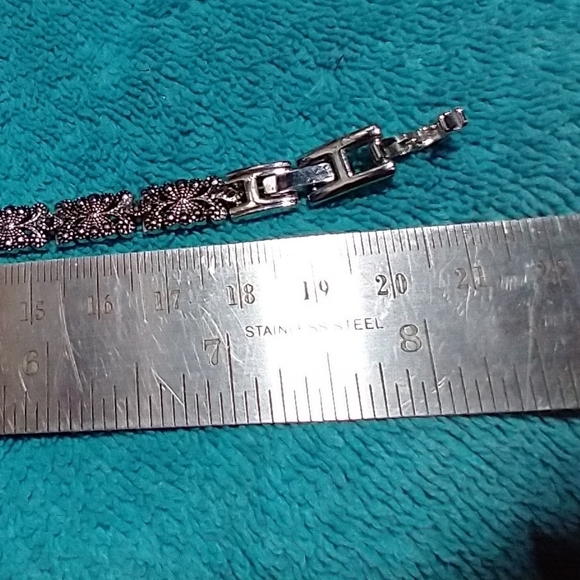 Elegant Silver Tone Hematite Stone Bracelet vintage - Picture 2 of 4